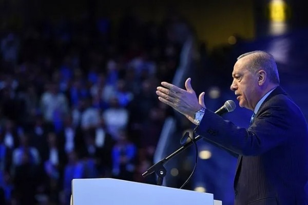 Cumhurbaşkanı Erdoğan'dan muhalefete tepki! 'Sürekli birbirlerine çelme takma peşindeler'